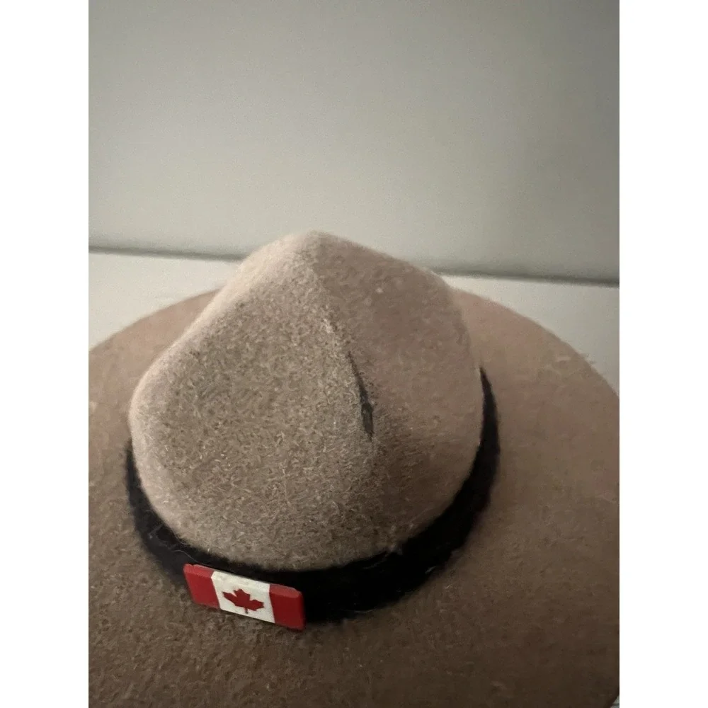 VTG Littlewood Cottage‎ Brewster Canadian Mounted Police Plush Beaver Canada NWT